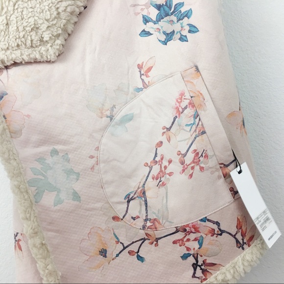 NWT BB Dakota | Sherpa Floral Sweater Vest | Small - Picture 4 of 5